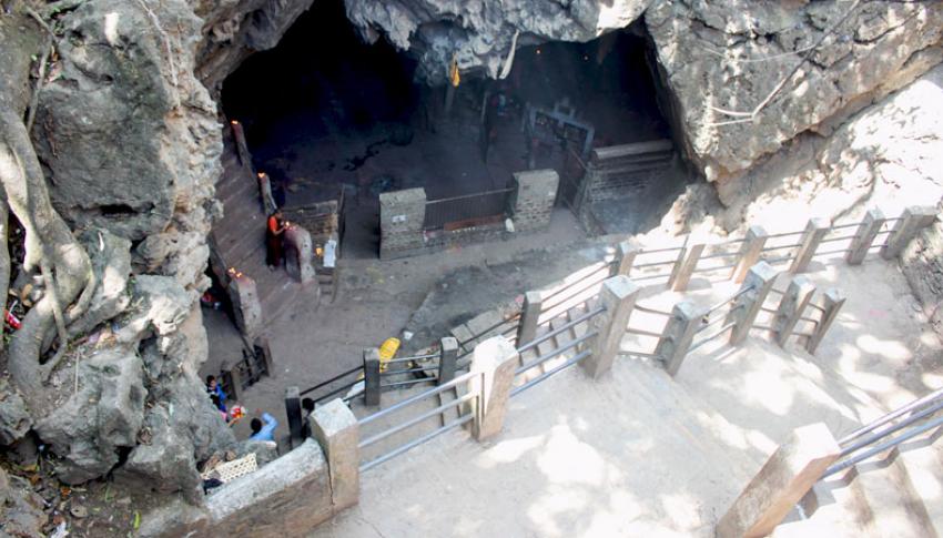 Halesi Mahadev Cave